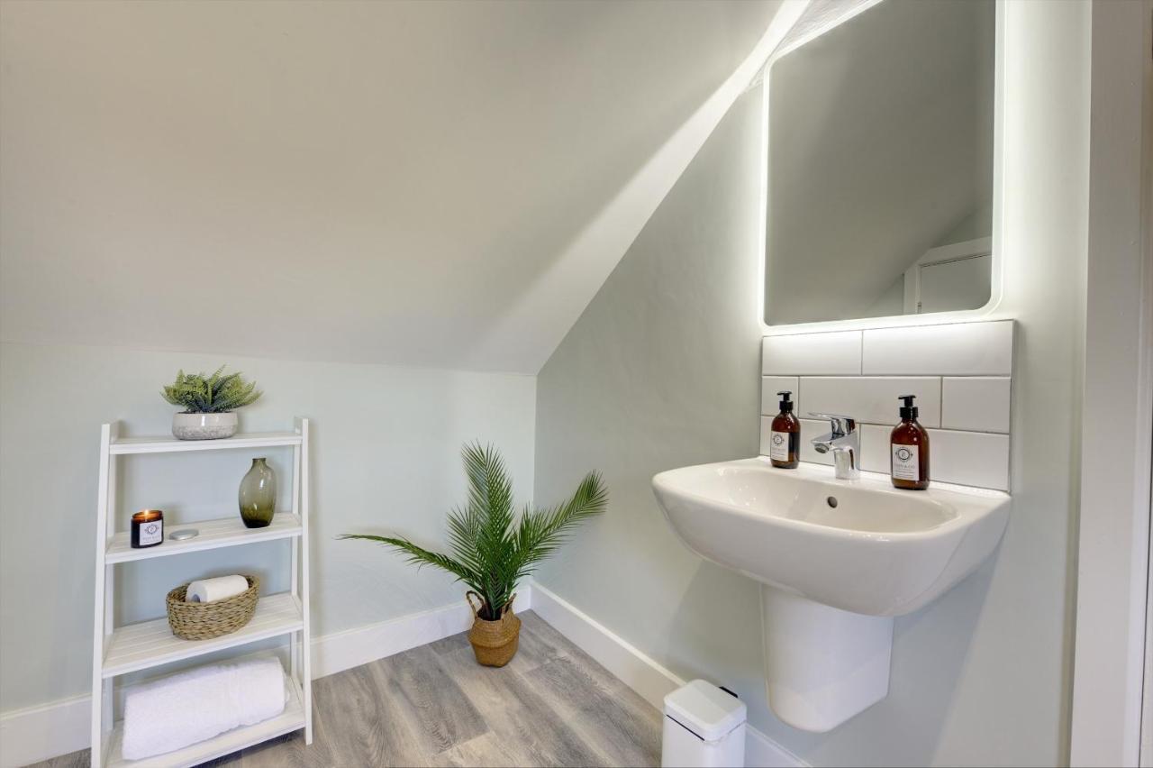 The Nook - A Modern 2 Bedroom Loft With Parking Рипън Екстериор снимка